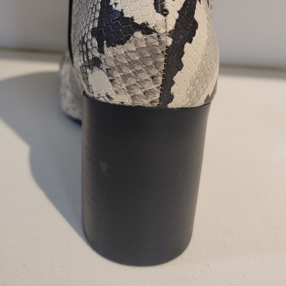 Madden Girl "Aden" Snake-print boots, size 8M - Picture 4 of 6